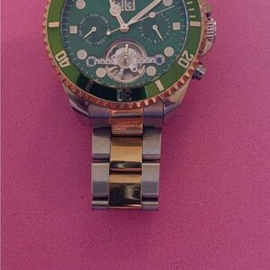 Elegant Green and Gold Men's Watch